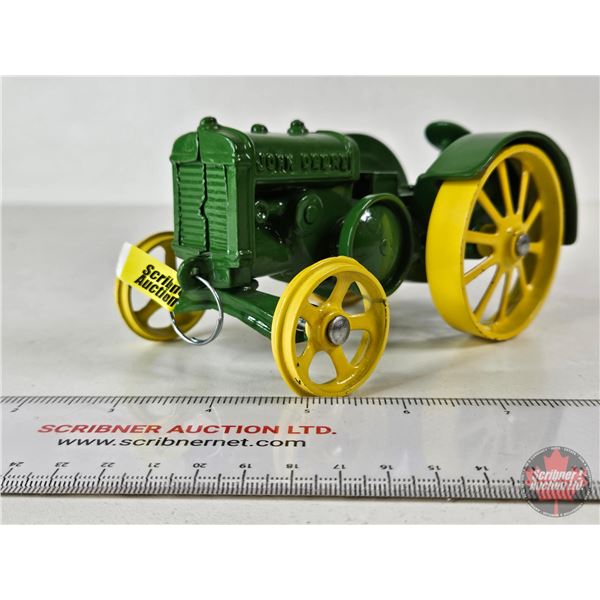 John Deere Model D (ERTL) (Scale 1:16)
