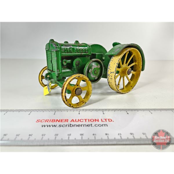 John Deere Model D Tractor (ERTL) (Scale 1:16)
