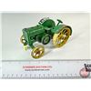Image 2 : John Deere Model D Tractor (ERTL) (Scale 1:16)