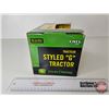 Image 4 : John Deere Styled "G" Tractor (ERTL) (Scale 1:16) (Box Measures : 6"H x 10-1/2'W x 6"D)
