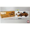 Image 1 : CASE 621 Wheel Loader c/w Forklift, Lift Boom and Case 4-in-1 Bucket  (Scale 1:35) (Box Measures : 4