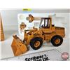 Image 3 : CASE 621 Wheel Loader c/w Forklift, Lift Boom and Case 4-in-1 Bucket  (Scale 1:35) (Box Measures : 4