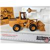 Image 4 : CASE 621 Wheel Loader c/w Forklift, Lift Boom and Case 4-in-1 Bucket  (Scale 1:35) (Box Measures : 4