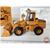 Image 6 : CASE 621 Wheel Loader c/w Forklift, Lift Boom and Case 4-in-1 Bucket  (Scale 1:35) (Box Measures : 4