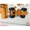 Image 8 : CASE 621 Wheel Loader c/w Forklift, Lift Boom and Case 4-in-1 Bucket  (Scale 1:35) (Box Measures : 4