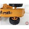 Image 9 : CASE 621 Wheel Loader c/w Forklift, Lift Boom and Case 4-in-1 Bucket  (Scale 1:35) (Box Measures : 4