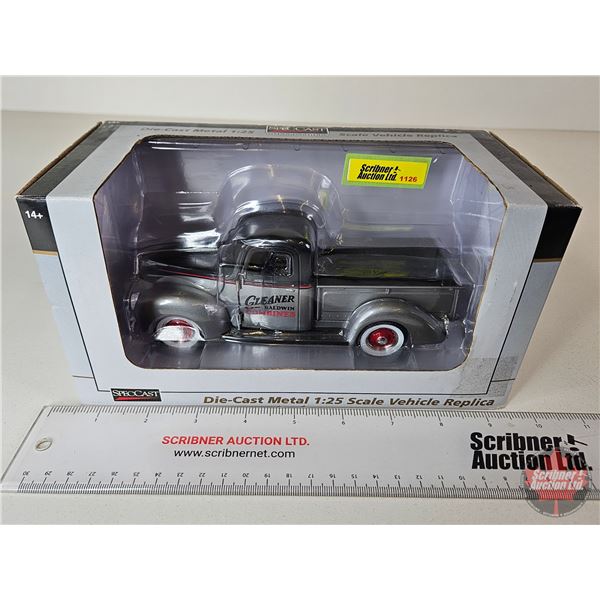 Scale Vehicle Replica : "Gleaner Baldwin Combines" (Spec Cast) (Scale 1:25) (Box Measures : 4-3/4"H 