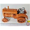Image 10 : Allis-Chalmers Cast Iron Tractor w/Farmer  (Scale 1:16)