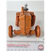 Image 3 : Allis-Chalmers Cast Iron Tractor w/Farmer  (Scale 1:16)
