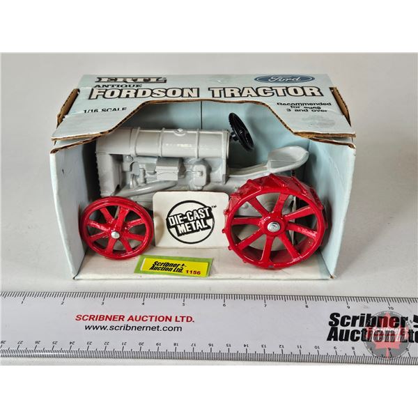 Fordson Tractor (ERTL) (Scale 1:16) (Box Measures : 4"H x 7"W x 4"D)