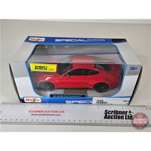 2015 FORD Mustang GT (Maisto) (Scale 1:24) (Box Measures : 4"H x 9"W x 4-1/2"D)