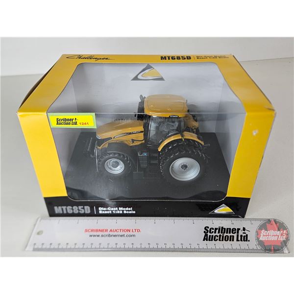 Challenger MT685D Tractor (Universal Hobbies) (Scale 1:32) (Box Measures : 6-1/4"H x 10-1/2"W x 7-1/