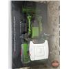 Image 9 : Fendt 722 Vario w/ FEL (Universal Hobbies) (Scale 1:32) (Box Measures : 6-1/2"H x 11"W x 6"D)