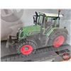 Image 3 : Fendt 820 Vario TMS (Universal Hobbies) (Scale 1:32) (Box Measures : 6"H x 9-1/2"W x 5"D)