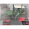 Image 4 : Fendt 820 Vario TMS (Universal Hobbies) (Scale 1:32) (Box Measures : 6"H x 9-1/2"W x 5"D)