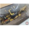 Image 4 : CAT 420E Backhoe Loader (Diecast Masters) (Scale 1:50) (Box Measures : 4-3/4"H x 8-1/4"W x 4-3/4"D)