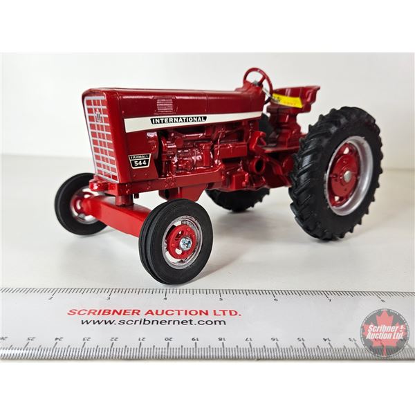Farmall 544 Tractor (ERTL) (Scale 1:16)
