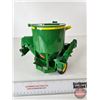 Image 6 : John Deere Mix Mill (ERTL) (Scale 1:16)