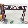 Image 3 : Lionel Signal Bridge : O & O27 Gauge : 6-12895 (Box Measures : 9"H x 10-1/2"W x 3-1/4"D)