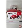 Image 6 : IH 330 Utility & 350 Hi-Utility Tractors : Collector Edition (ERTL) (Scale 1:16) (Box Measures : 5-3