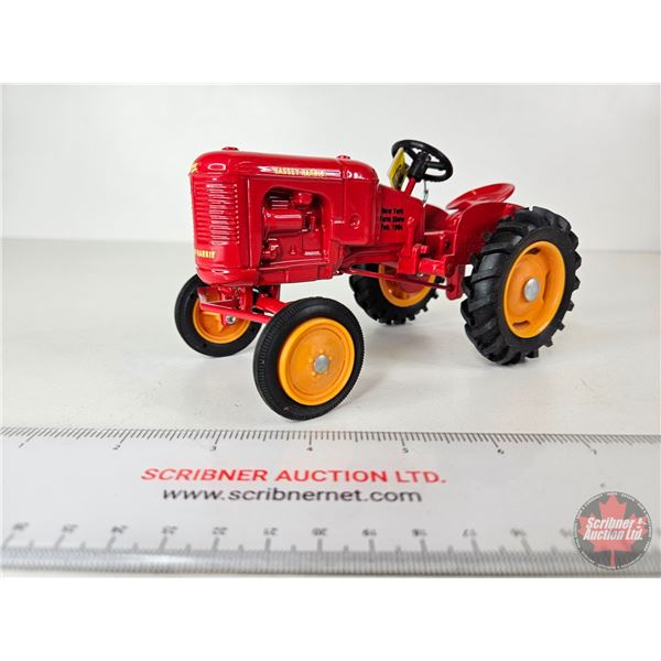 Massey Harris Poney : New York Farm Show Feb 1994 (Scale 1:16)