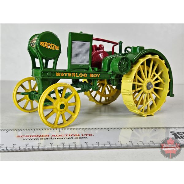 John Deere Waterloo Boy Tractor : Steel Wheel (ERTL) (Scale 1:16)