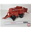 Image 2 : Hesston 4755 Large Rectangular Baler (ERTL) (Scale 1:16)