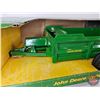 Image 3 : John Deere Hydra-Push Spreader (ERTL) (Scale 1:16) (Box Measures : 4-1/4"H x 15-1/2"W x 7-1/4"D)