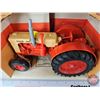 Image 4 : CASE 600 Tractor (ERTL) (Scale 1:16) (Box Measures : 6-1/4"H x 9-1/2"W x 5-1/2"D)