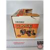 Image 5 : CASE 600 Tractor (ERTL) (Scale 1:16) (Box Measures : 6-1/4"H x 9-1/2"W x 5-1/2"D)
