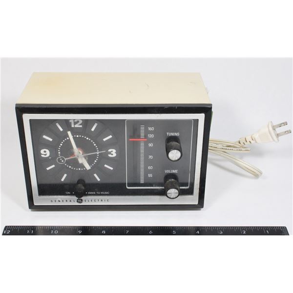 VINTAGE GENERAL ELECTRIC ALARM CLOCK RADIO
