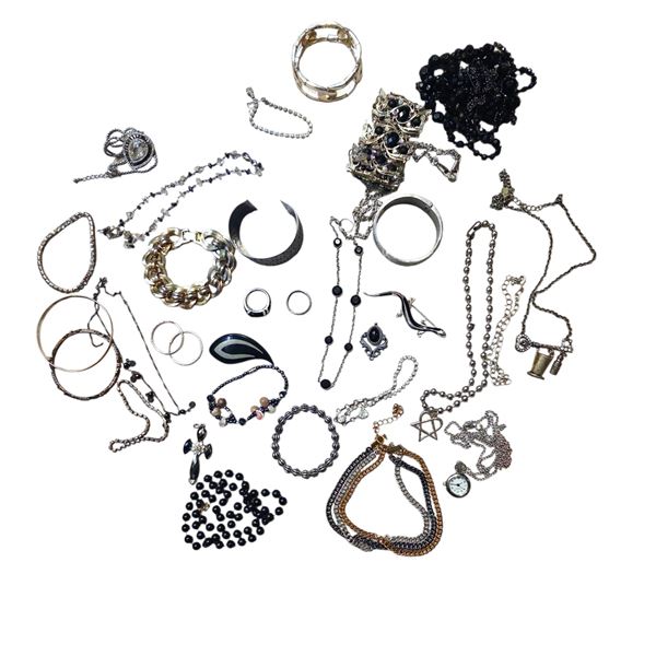 COLLECTION OF VINTAGE JEWELRY