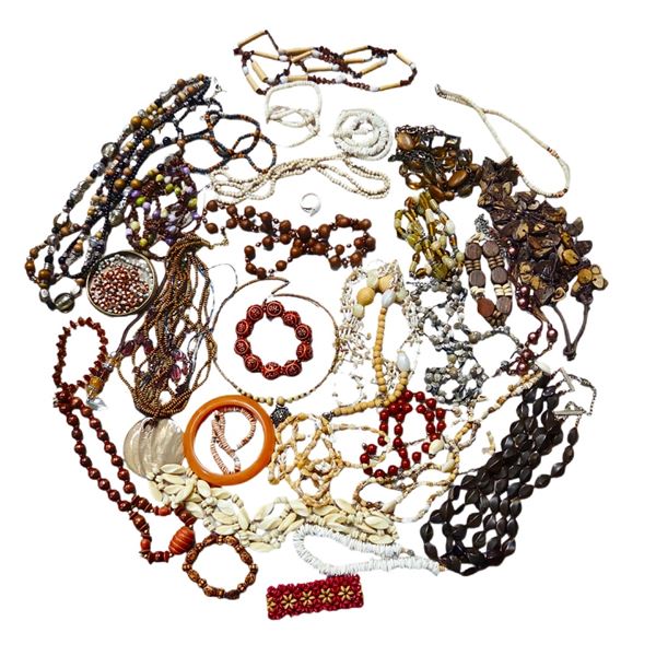 COLLECTION OF VINTAGE JEWELRY