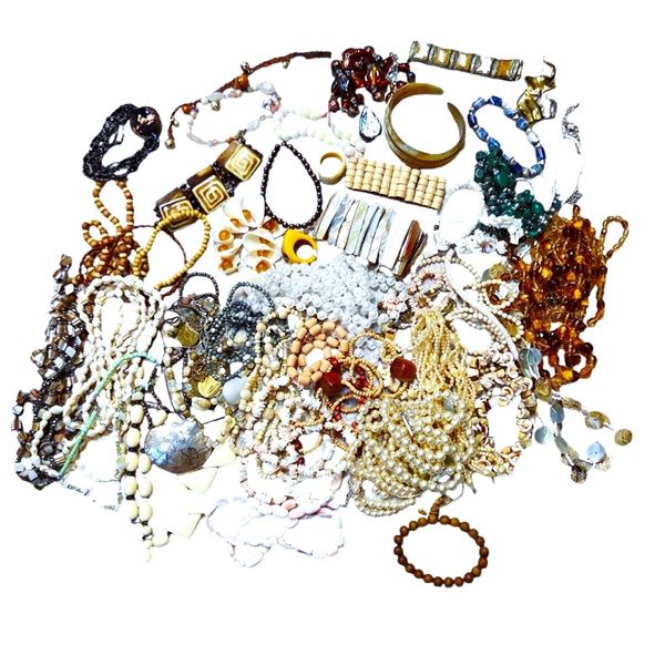 COLLECTION OF VINTAGE JEWELRY