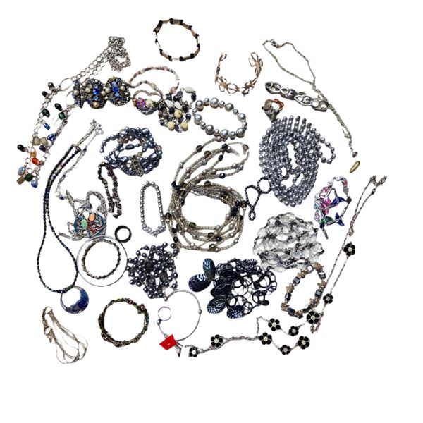 COLLECTION OF VINTAGE JEWELRY