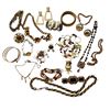 Image 1 : COLLECTION OF GOLD AND BLACK VINTAGE JEWELRY