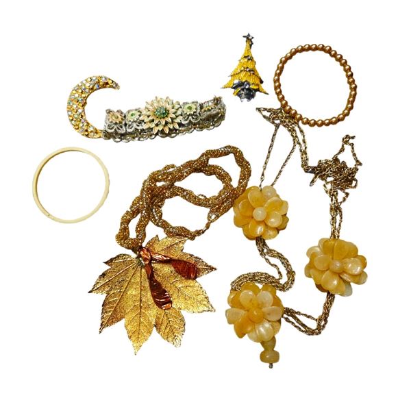 COLLECTION OF YELLOW VINTAGE JEWELRY