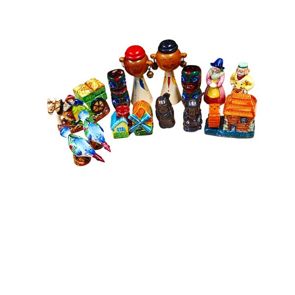 8 SETS OF VINTAGE SALT AND PEPPER SHAKERS