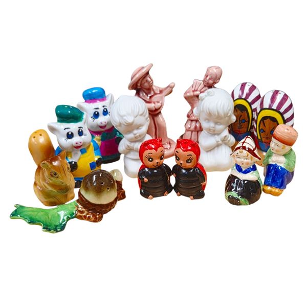 7 SETS OF VINTAGE SALT AND PEPPER SHAKERS