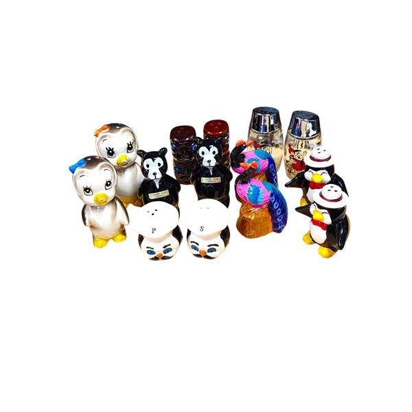 7 SETS OF VINTAGE SALT AND PEPPER SHAKERS