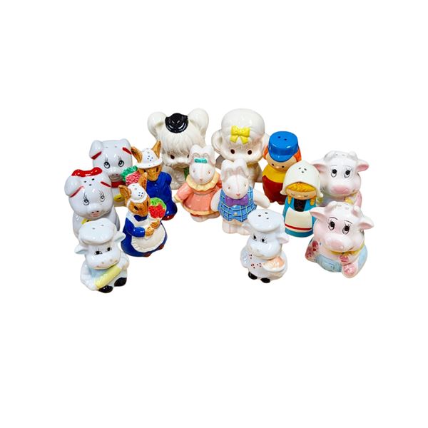 7 SETS OF VINTAGE SALT AND PEPPER SHAKERS