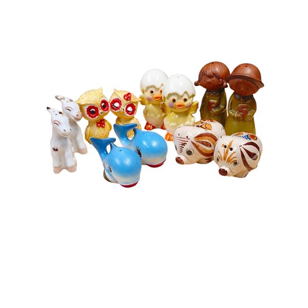 6 SETS OF VINTAGE SALT AND PEPPER SHAKERS