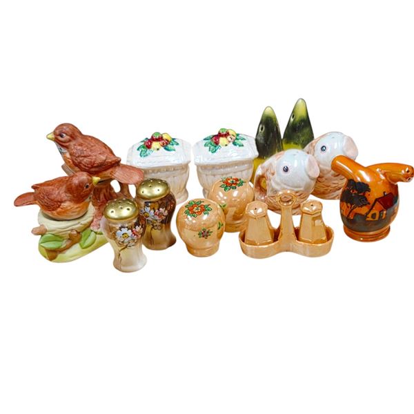 8 SETS OF VINTAGE SALT AND PEPPER SHAKERS