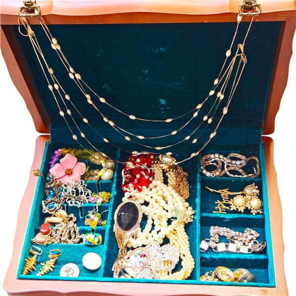 #35 COLLECTION OF VINTAGE ESTATE JEWELRY IN