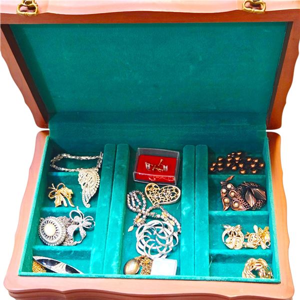 #36 COLLECTION OF VINTAGE ESTATE JEWELRY IM
