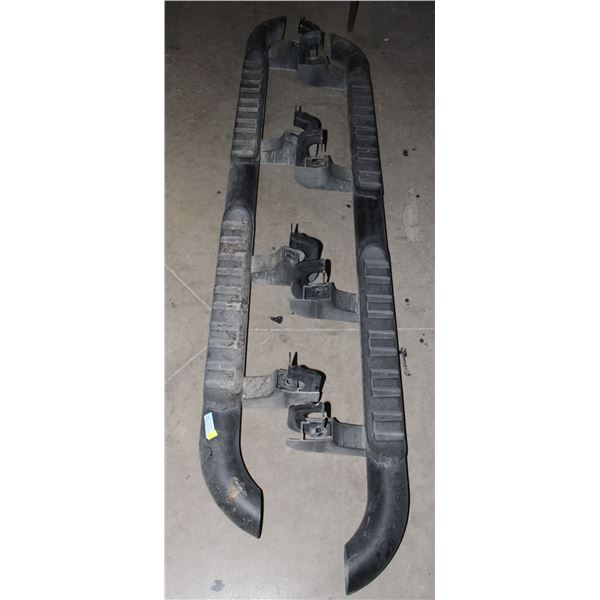 GMC RUNNING BOARDS OFF A 4 DOOR MODEL