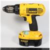 Image 1 : DEWALT DRILL WITH BATTERY
