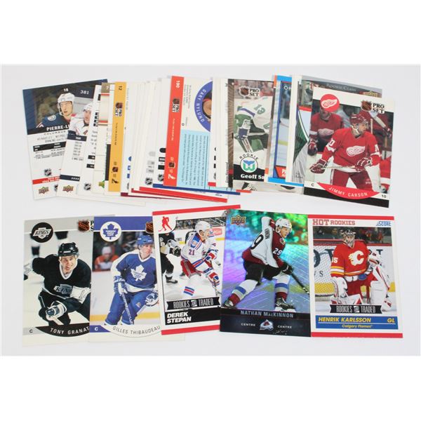 PACK OF 30 ASSORTED HOCKEY CARDS