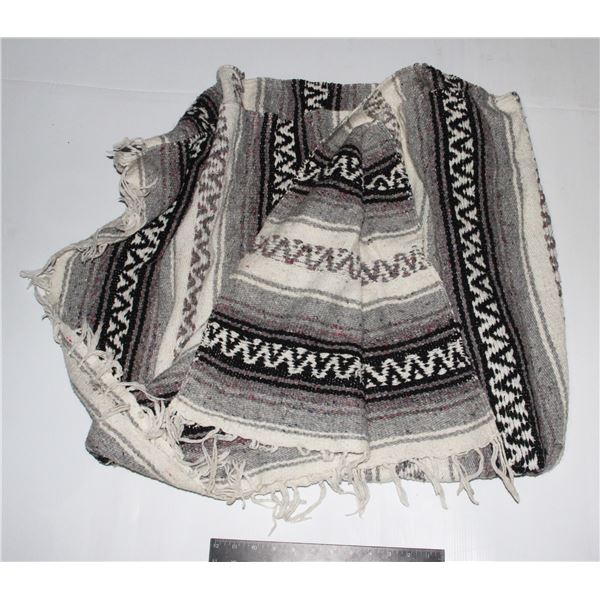 BLACK/GREY/WHITE WOVEN BLANKET