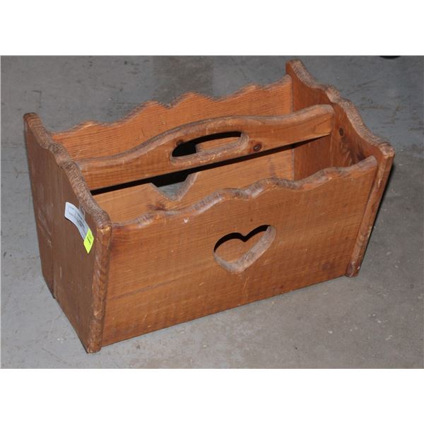 VINTAGE WOODEN MAGAZINE RACK